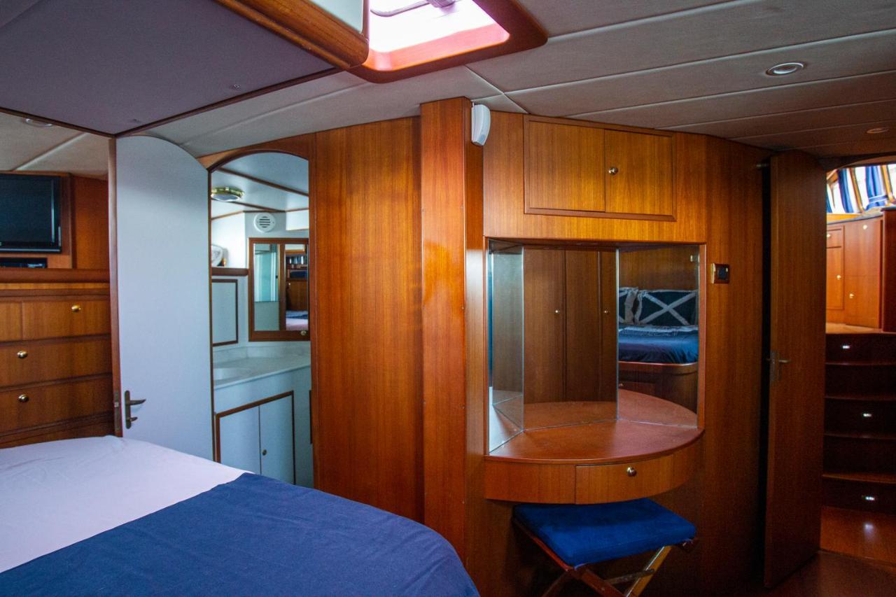 Msbull Botel